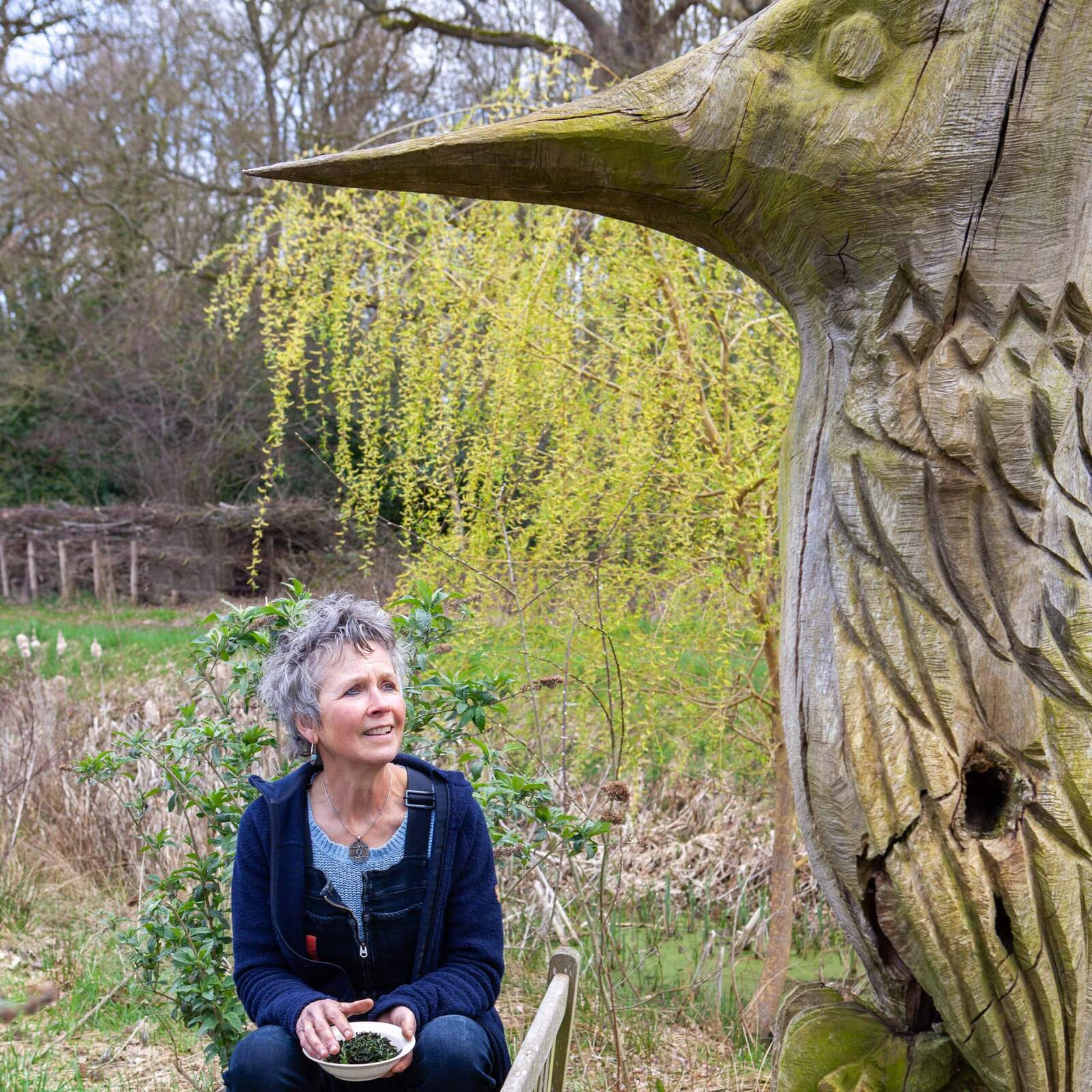 Rineke Dijkinga bij ijsvogel op Heerlijk Westerwolds Land